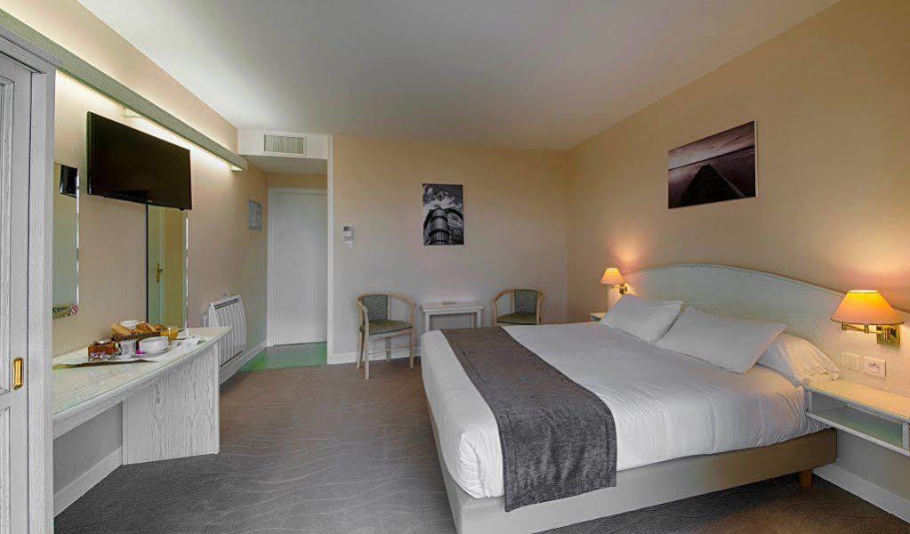 Hotel Le Val Moret Magnant Buitenkant foto