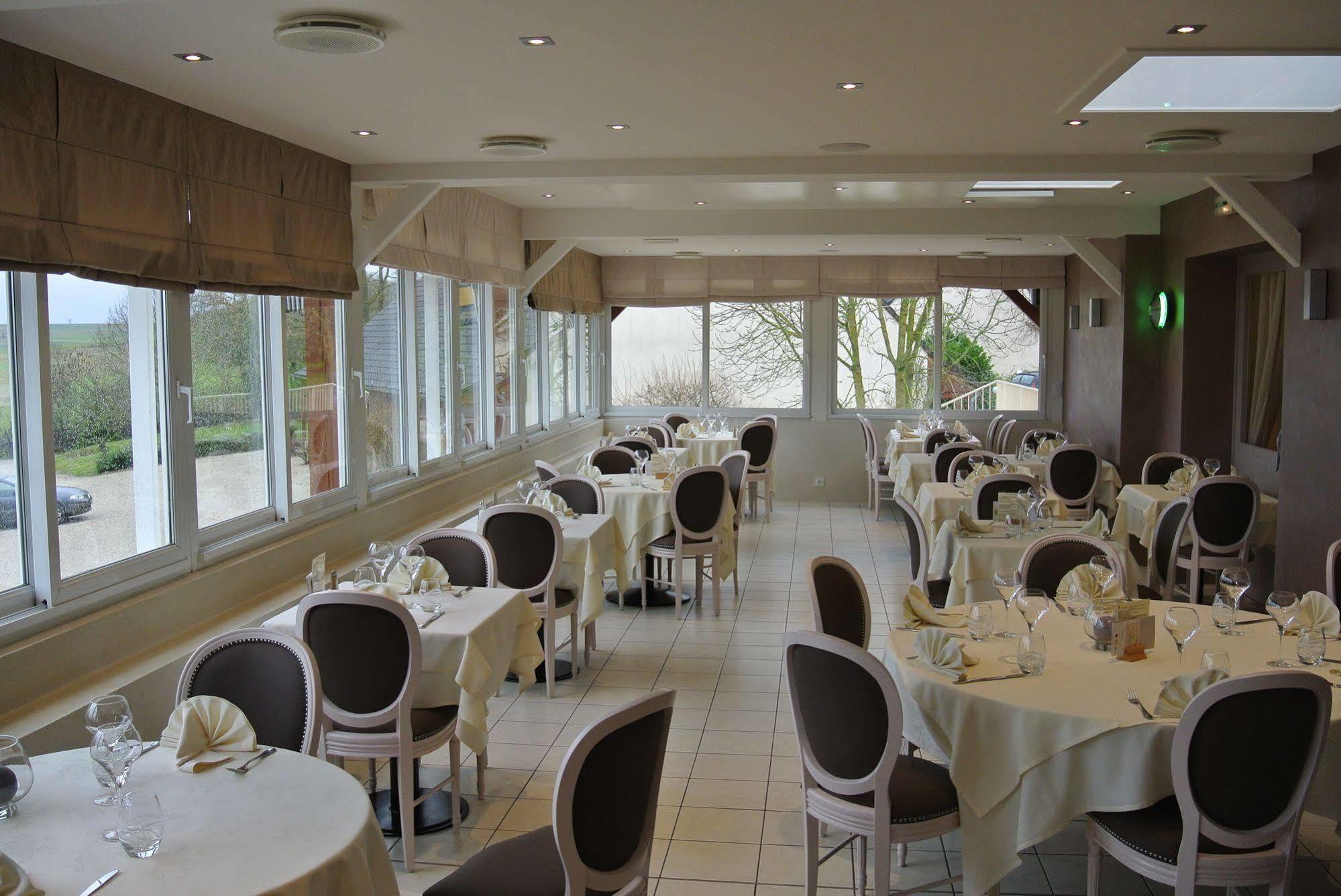 Hotel Le Val Moret Magnant Buitenkant foto