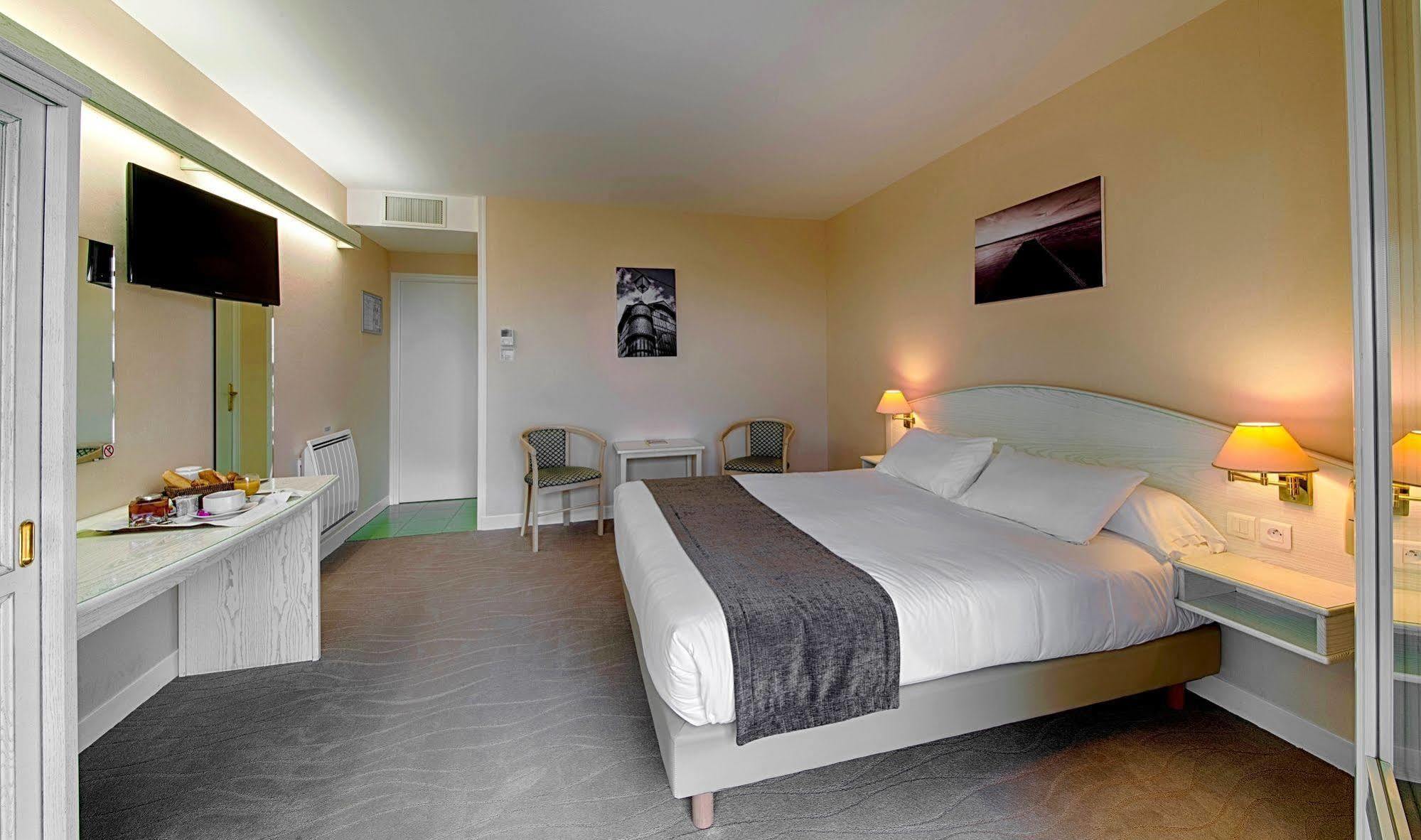 Hotel Le Val Moret Magnant Buitenkant foto