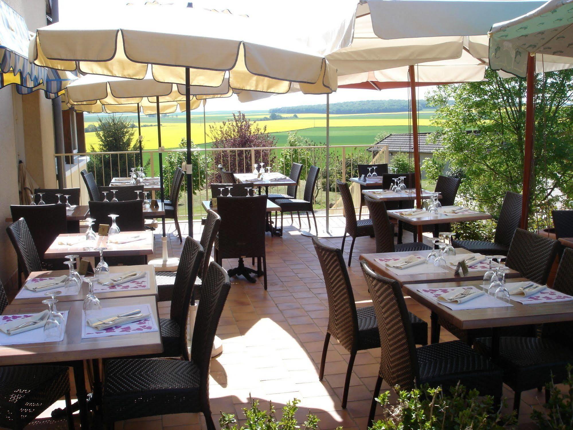 Hotel Le Val Moret Magnant Buitenkant foto