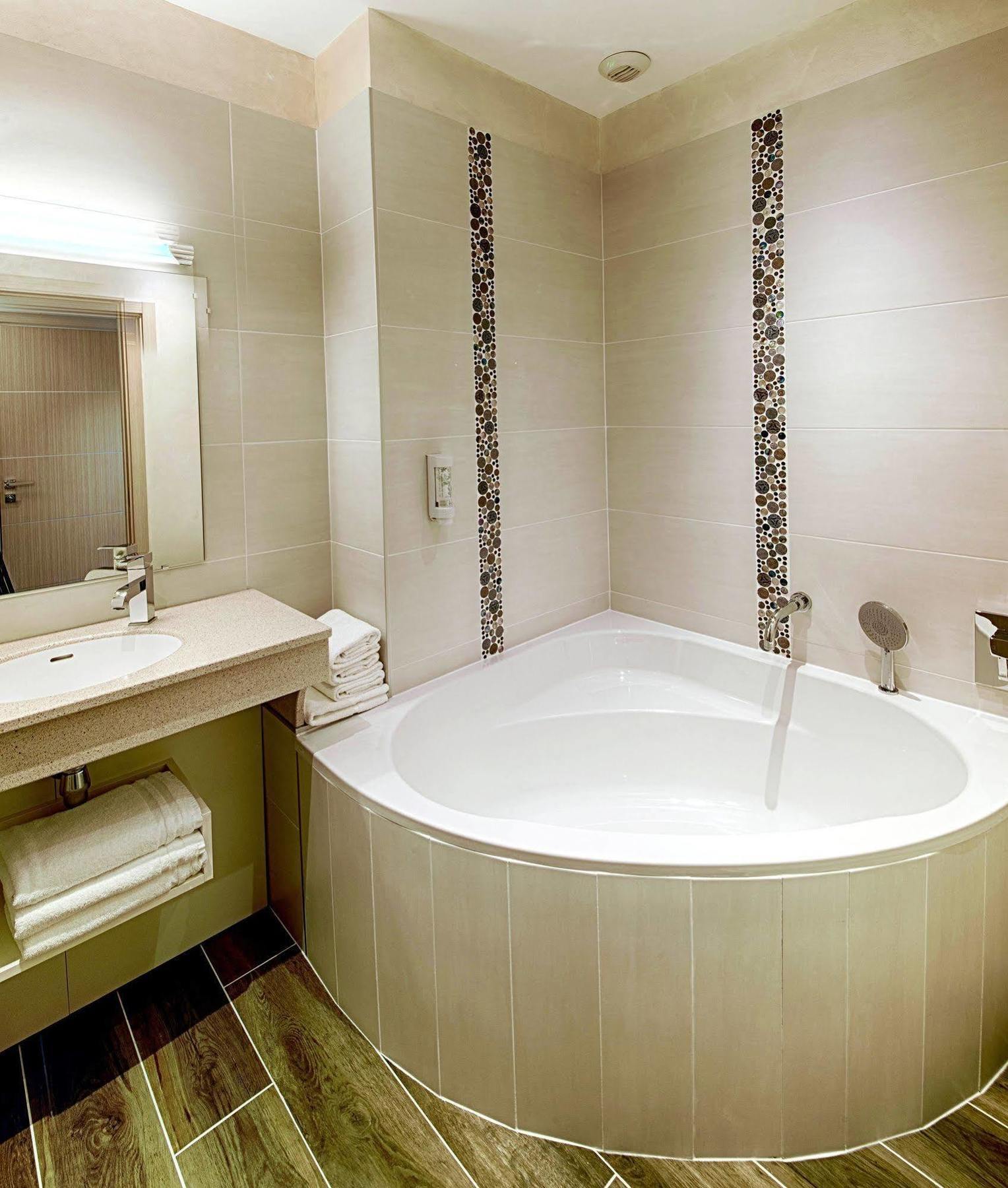 Hotel Le Val Moret Magnant Buitenkant foto