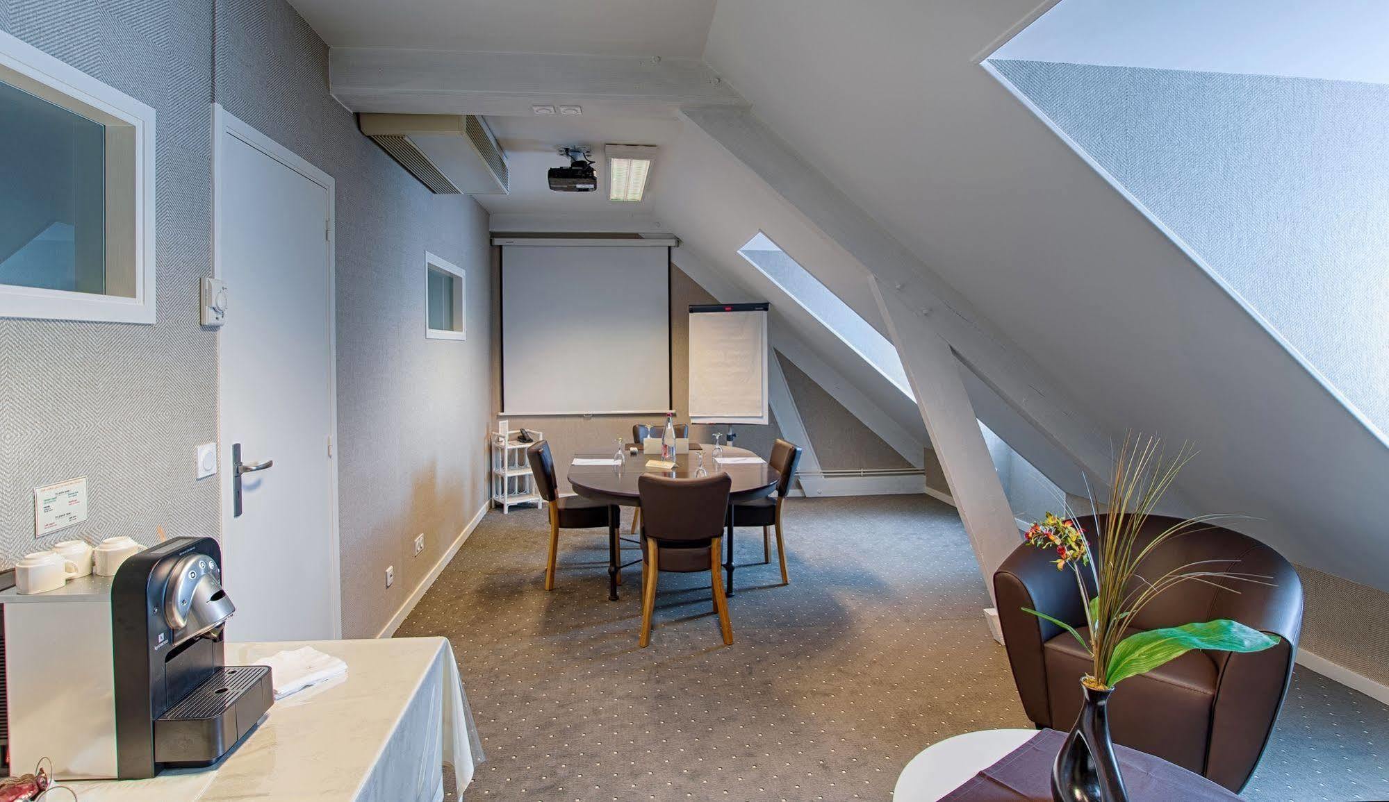 Hotel Le Val Moret Magnant Buitenkant foto